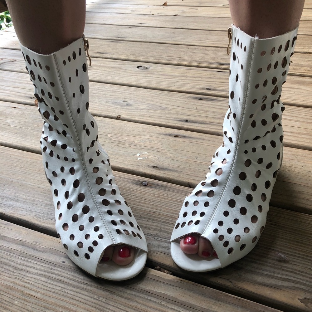 Electric Pussycat Swinger’s Club moon boot sandals